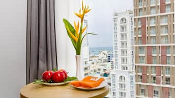 Departamento Deluxe, vista a la ciudad | Servicios de la habitación