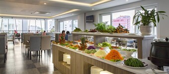 Maple Leaf Hotel & Apartment