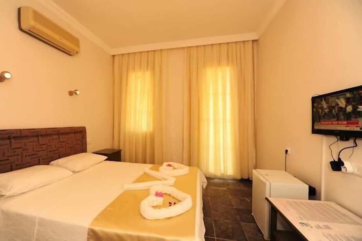 Standard Double Room | Free minibar items, in-room safe, desk, blackout drapes