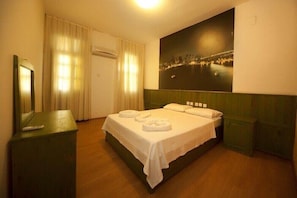 Camera Economy con letto matrimoniale o 2 letti singoli, 1 letto matrimoniale o 2 letti singoli | Minibar (con alcuni snack e alcune bevande gratis)