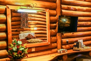 In-room safe, desk, soundproofing, iron/ironing board - Queenswood Cottage (Nuwara Eliya)