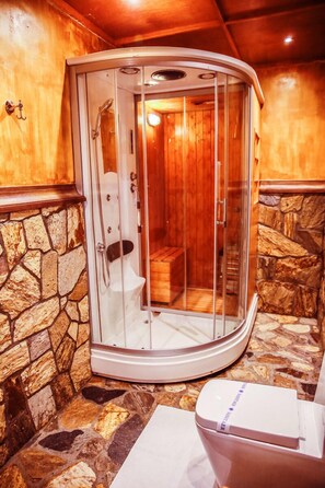 Bathroom shower - Queenswood Cottage (Nuwara Eliya)