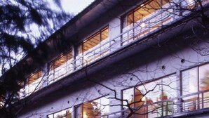 A multi-story building with large windows and balconies. - Hotel Seikoen (Nikko)
