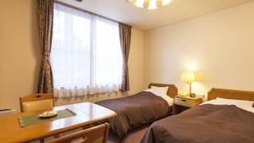 Western Twin Room | In-room safe, desk