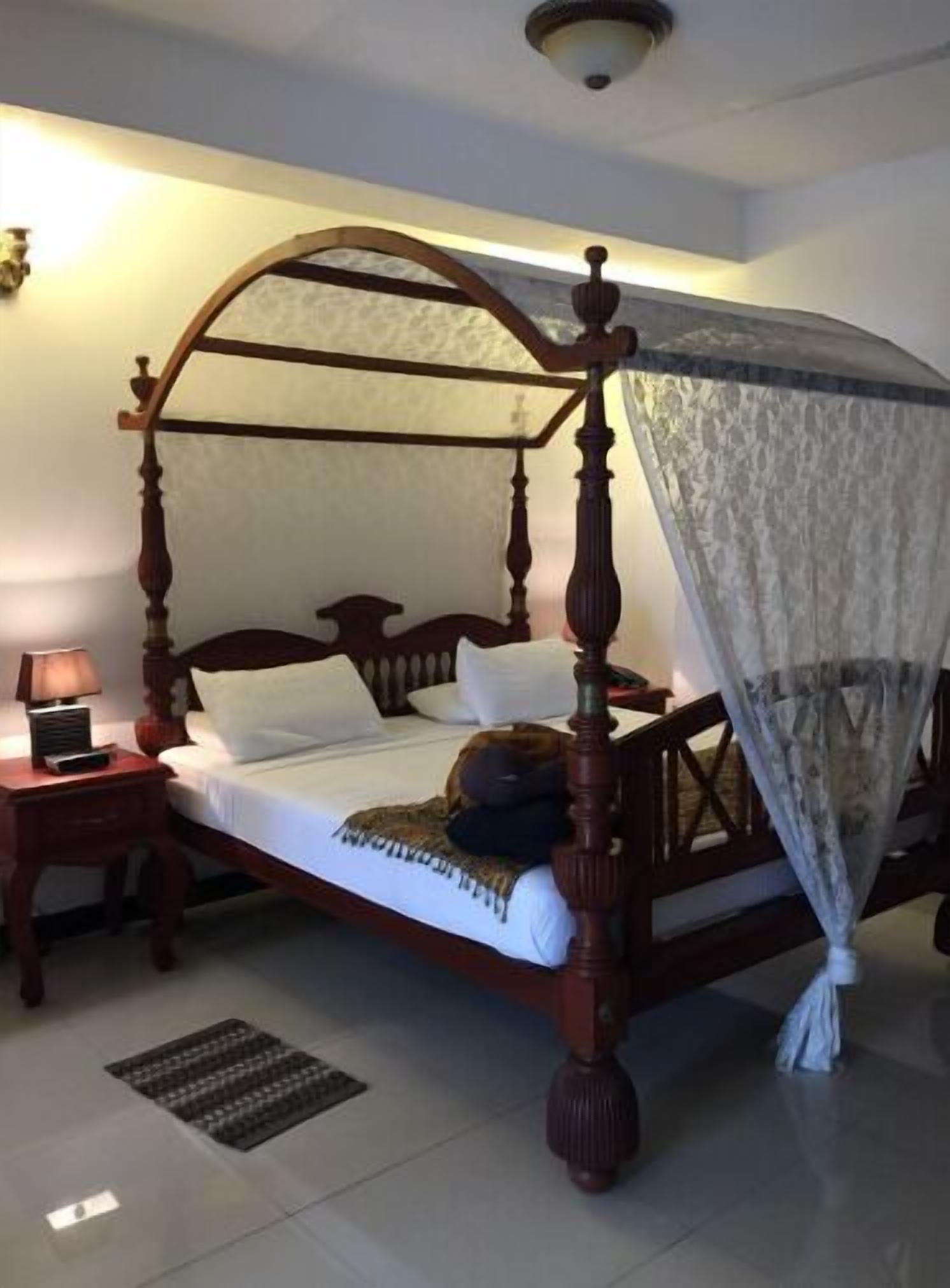 minibar, desk, rollaway beds, free wifi