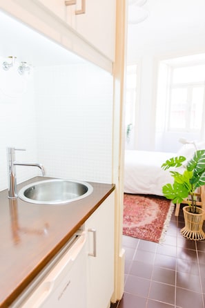 Studio | Free WiFi, bed sheets - Home Made Guest Studios (Porto)