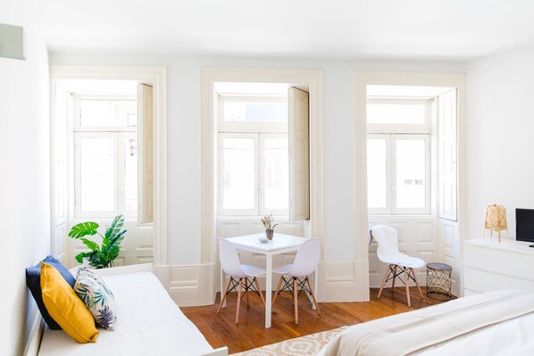 Studio | Free WiFi, bed sheets - Home Made Guest Studios (Porto)