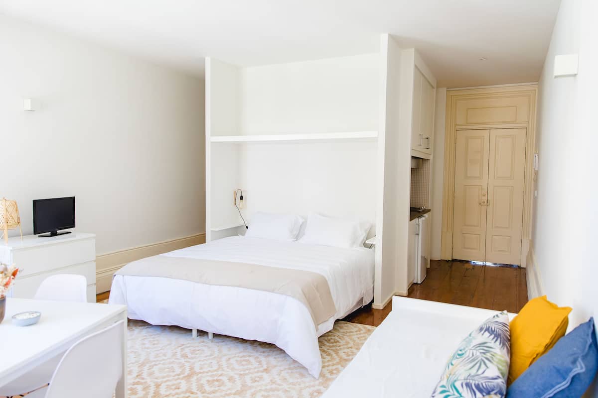 Free WiFi, bed sheets