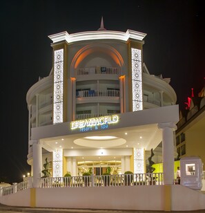 المنشأة من الخارج