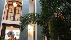 施設の正面