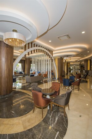 Lobby sitting area - Dream World Aqua Hotel - All Inclusive (Manavgat)