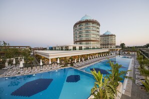 Indoor pool, 7 outdoor pools, pool umbrellas, sun loungers - Dream World Aqua Hotel - All Inclusive (Manavgat)