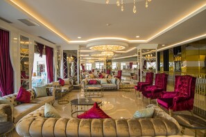 7 개의 바/라운지, 풀사이드 바