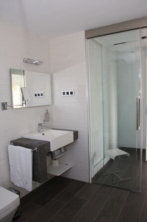 Casa, 3 habitaciones, vista a la montaña | Baño | Amenidades de baño de diseñador, secadora de cabello, batas, toallas 