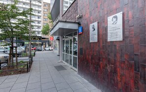 Vista frontal de la propiedad