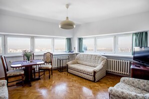 Departamento, 2 habitaciones, cocineta | 2 habitaciones, escritorio y insonorización 