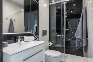 Business Apartment | Bathroom - P&O Apartments Zgoda (Warsaw)
