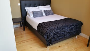 Estudio, balcón, vistas al río | Edredones de plumas, cunas gratuitas, wifi gratis