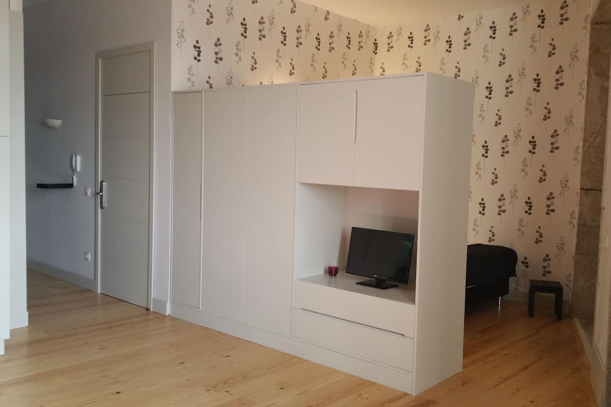 Studio, River View | Down comforters, free cribs/infant beds, free WiFi