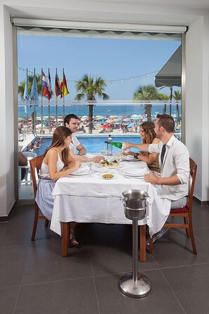 Ze serveren er ontbijt, lunch en diner 