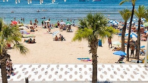 Outdoor pool, pool umbrellas, sun loungers - Brisa (Benidorm)