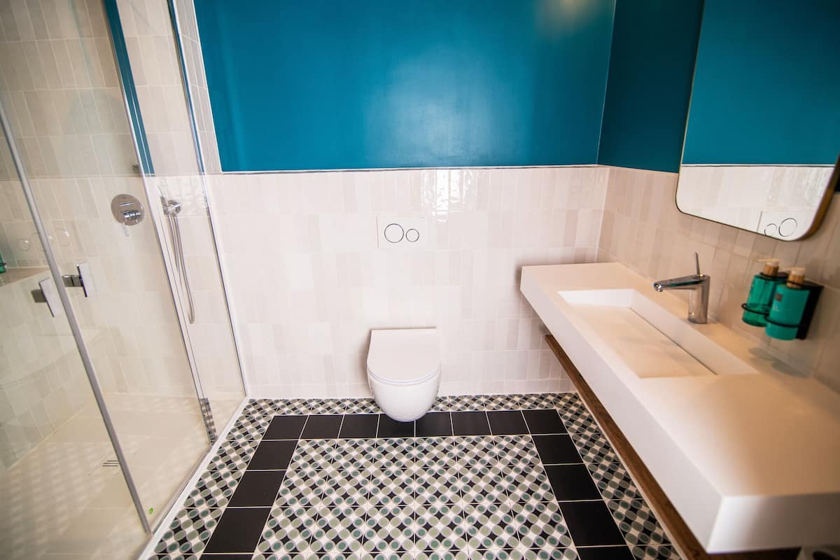 traditional apartment | bathroom | shower, free toiletries, hair dryer, bathrobes