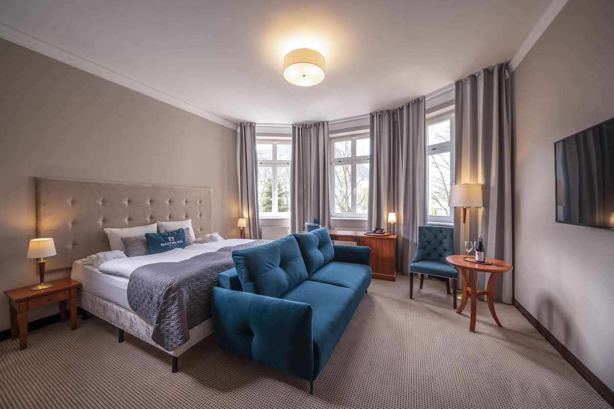 Superior Double Room | 1 bedroom, minibar, desk, iron/ironing board