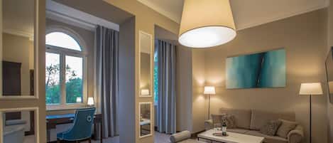 Traditional Apartment | 1 bedroom, minibar, desk, iron/ironing board