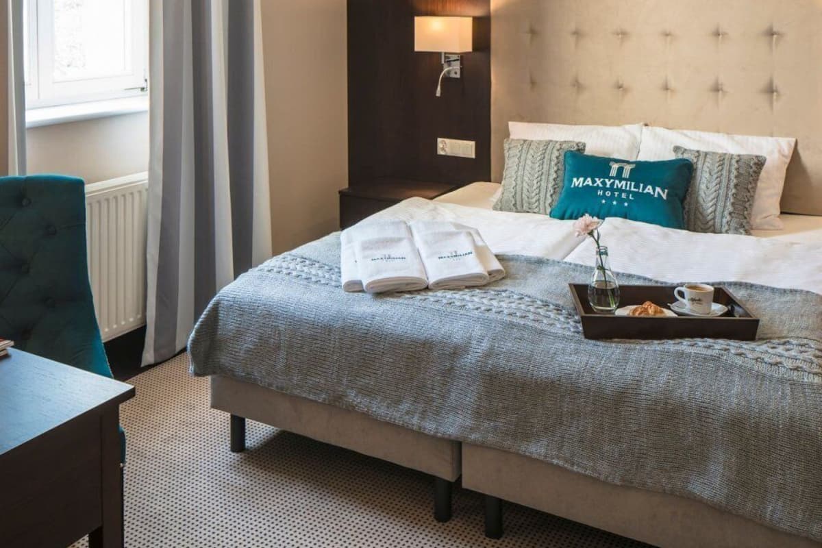 Deluxe Suite | 1 bedroom, minibar, desk, iron/ironing board