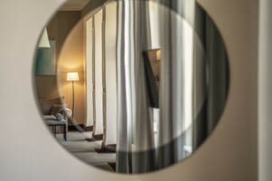 Apartamento tradicional | Frigobar, escrivaninha, ferros/tábuas de passar roupa, Wi-Fi de cortesia