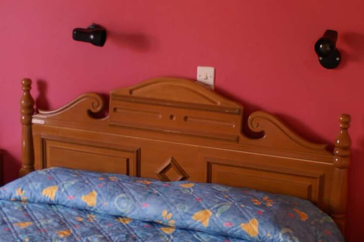 Zimmersafe, Schreibtisch, kostenlose Babybetten, Bettwäsche