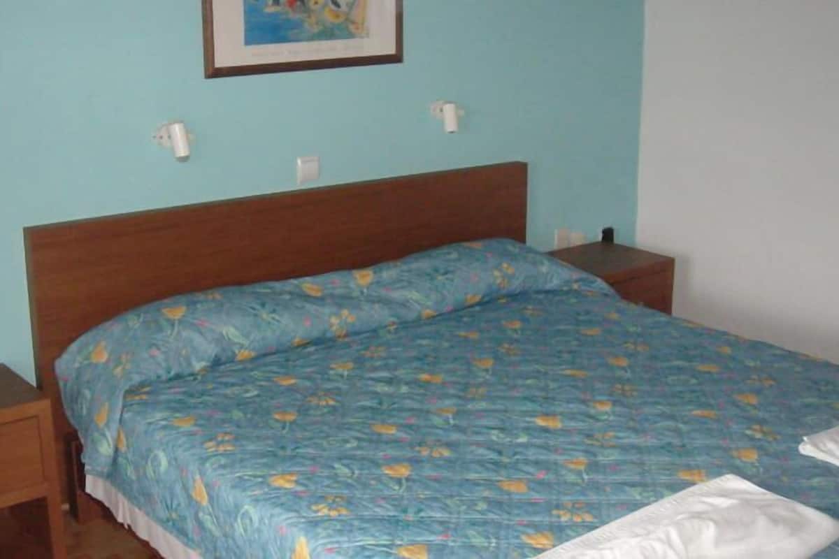 In-room safe, desk, cribs (free), bed sheets