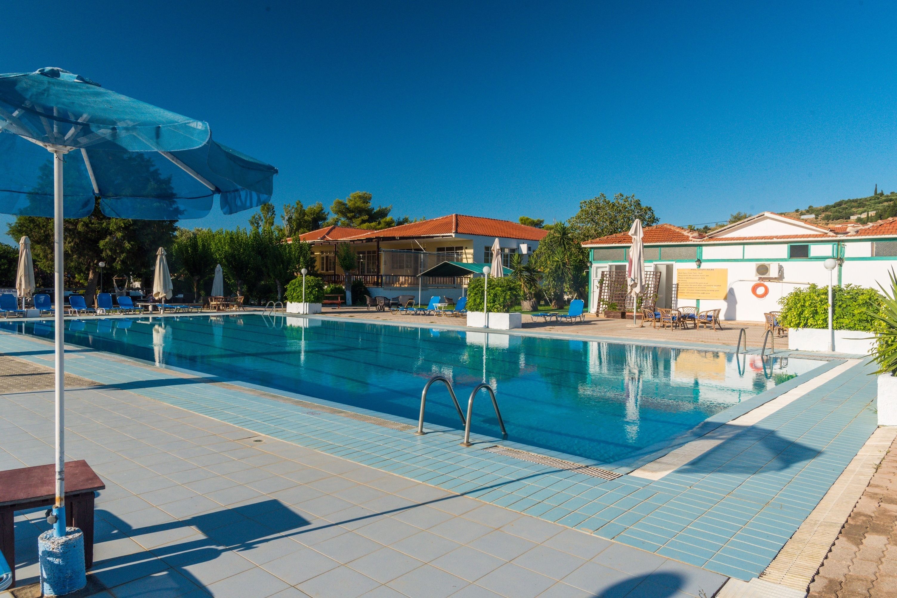 outdoor pool, pool loungers