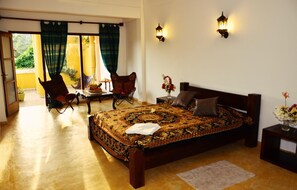 Individually furnished, desk, soundproofing, free cots/infant beds - Villa Watuna (Unawatuna)