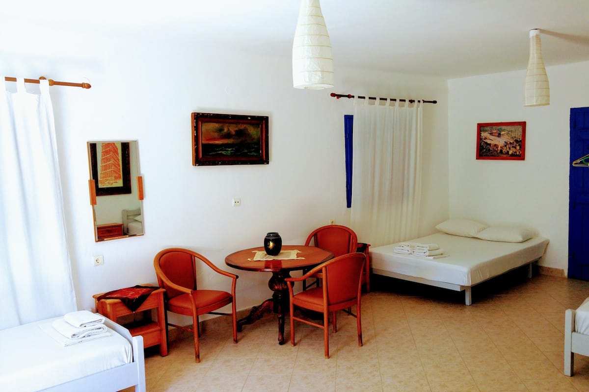 House (Calypso) | In-room safe