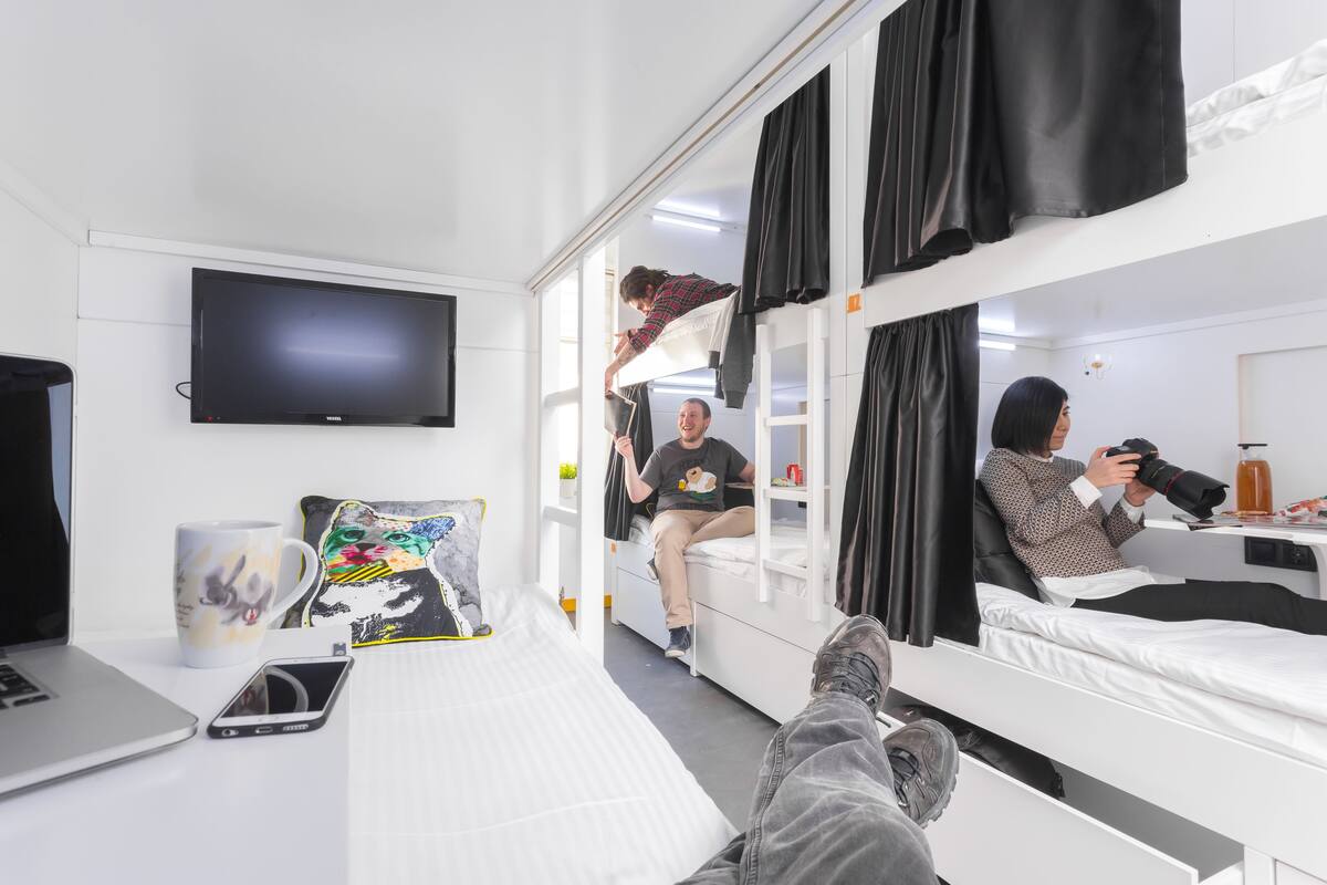 Minibar, coffres-forts dans les chambres, rideaux occultants