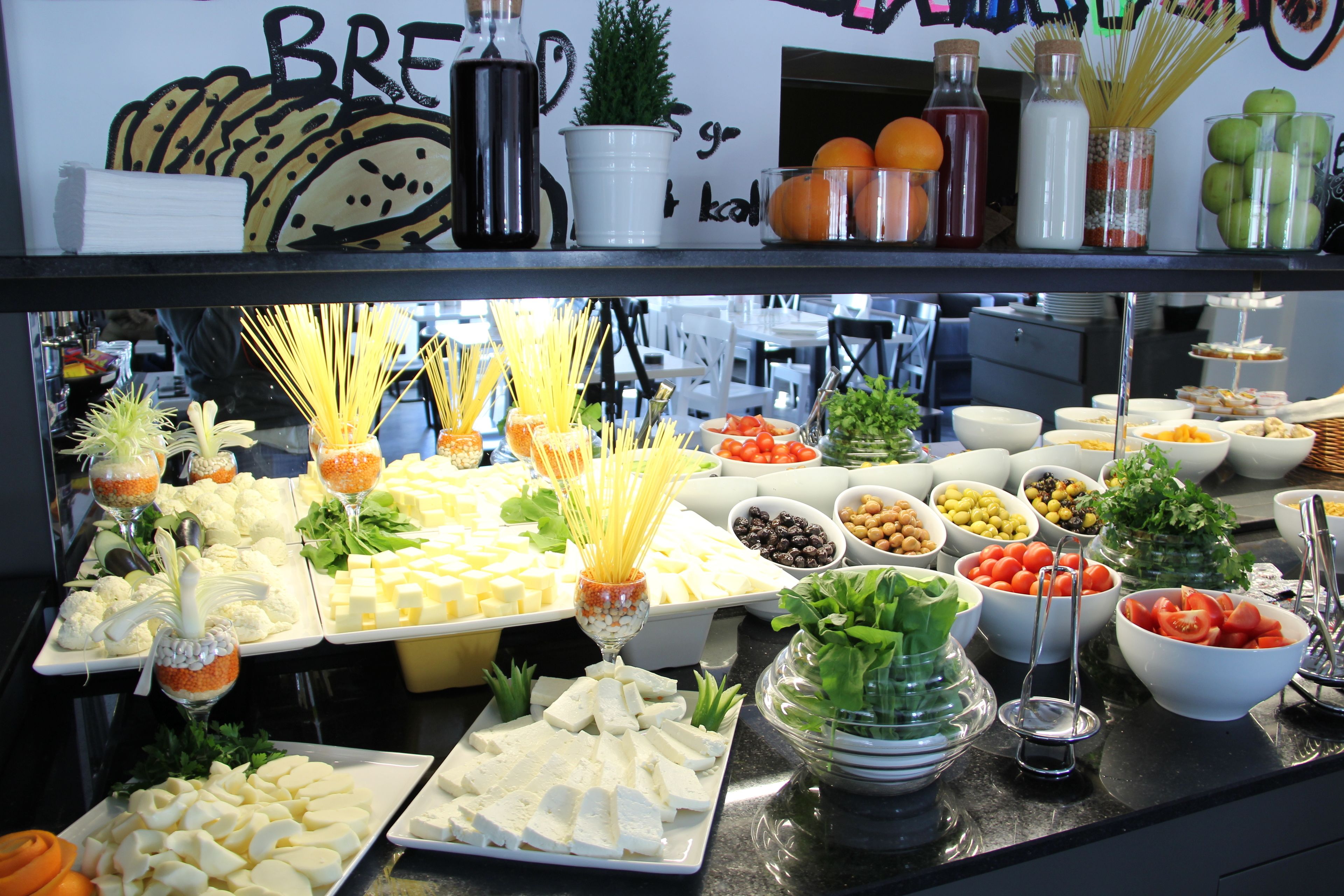 Daily continental breakfast (EUR 5 per person)