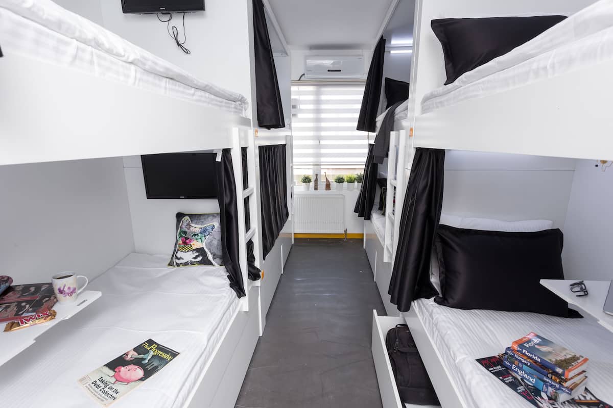 Minibar, coffres-forts dans les chambres, rideaux occultants