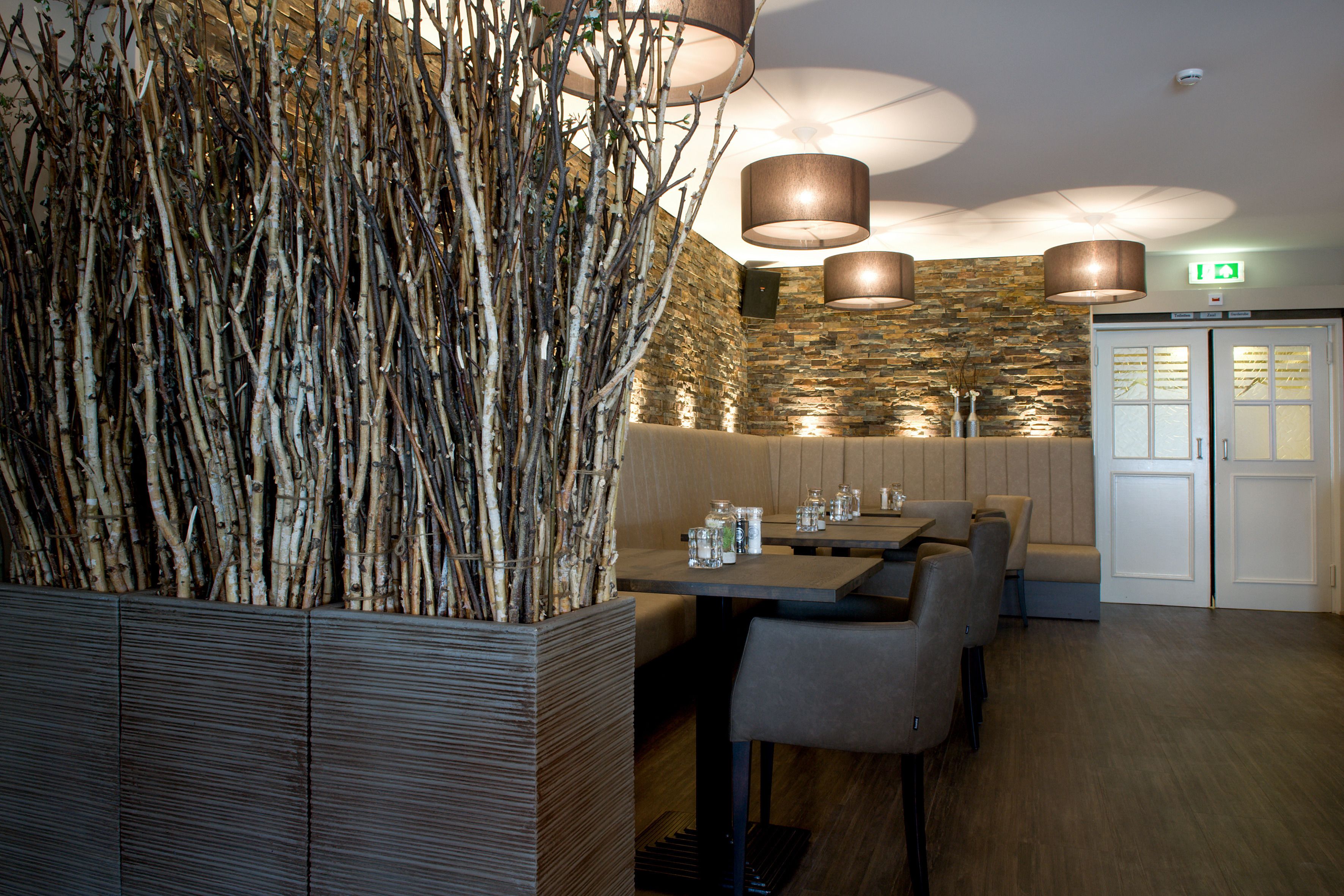 breakfast, lunch, dinner served; international cuisine