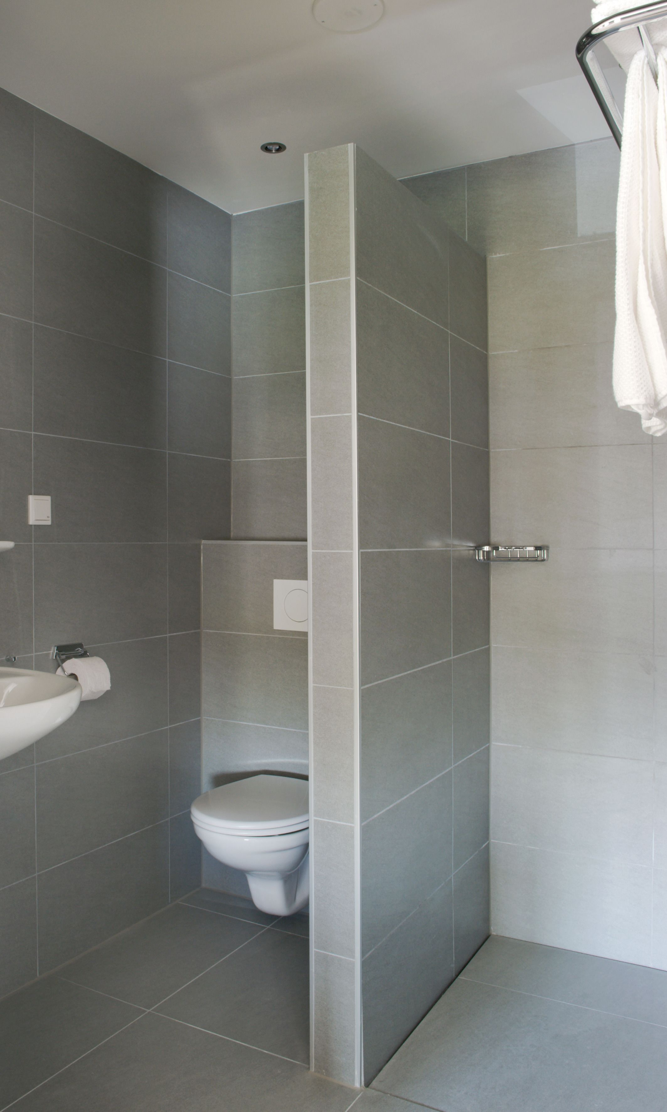 deluxe double room | bathroom | free toiletries, hair dryer, towels