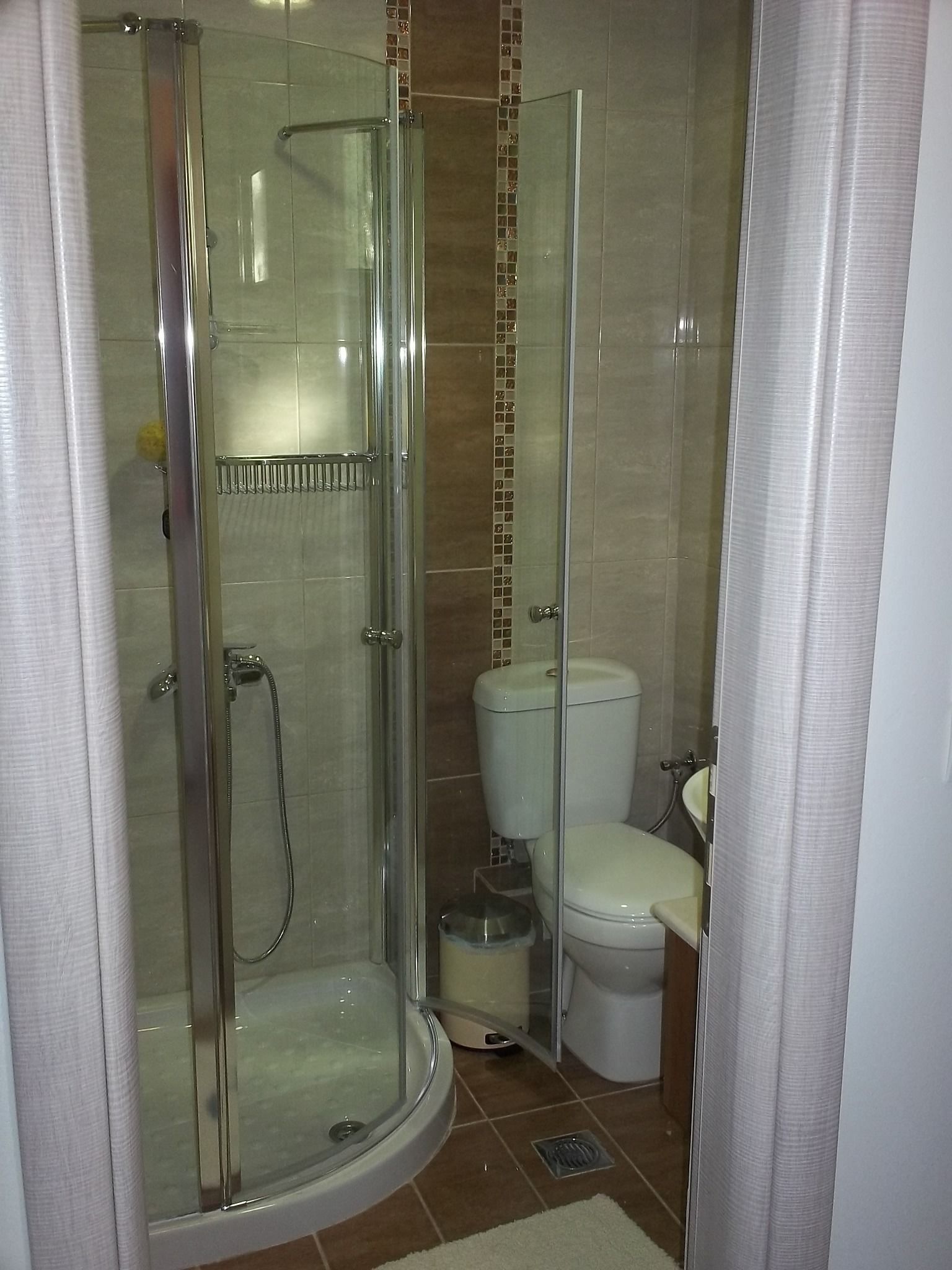 Studio (2 persons) | Bathroom | Shower, hair dryer, towels