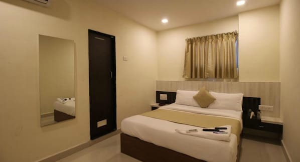 Premium bedding, in-room safe, desk, rollaway beds - Hotel Ashir Inn (Mumbai)