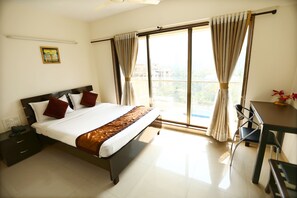 Studio Apartment | 1 bedroom, desk, iron/ironing board, free WiFi