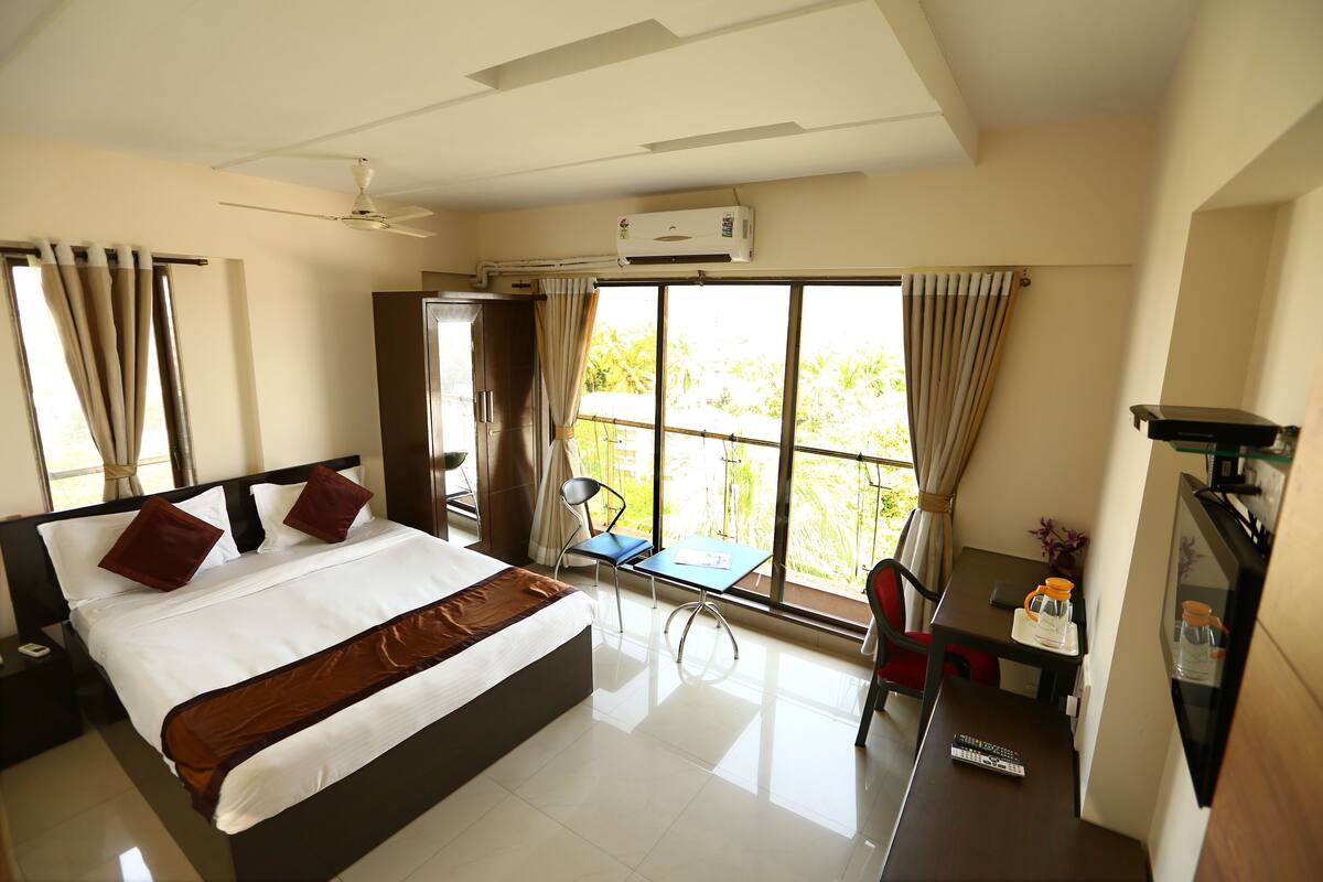 2 Bedroom Apartments | 1 bedroom, desk, iron/ironing board, free WiFi