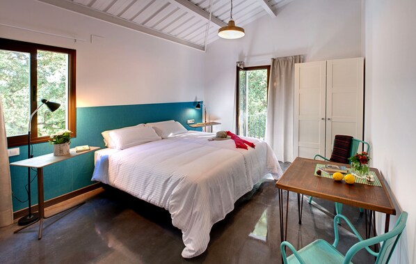 Comfort Double Room, 1 King Bed | 1 bedroom, individually decorated, individually furnished, desk