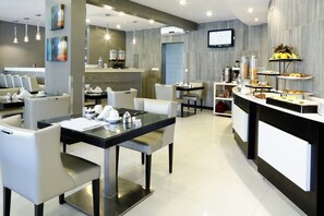 Free daily English breakfast - Hotel Terminus (Maputo)