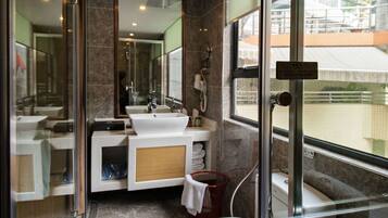 Boutique King Room | Bathroom