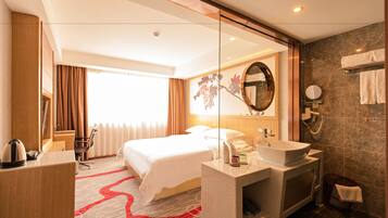 Kamar Double Deluks | Seprai premium, brankas, meja kerja, dan tirai kedap cahaya