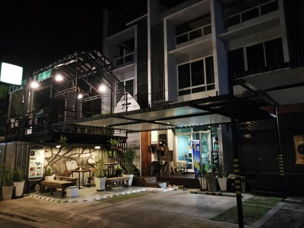 Exterior - White Monkey Guesthouse (Phetchaburi)