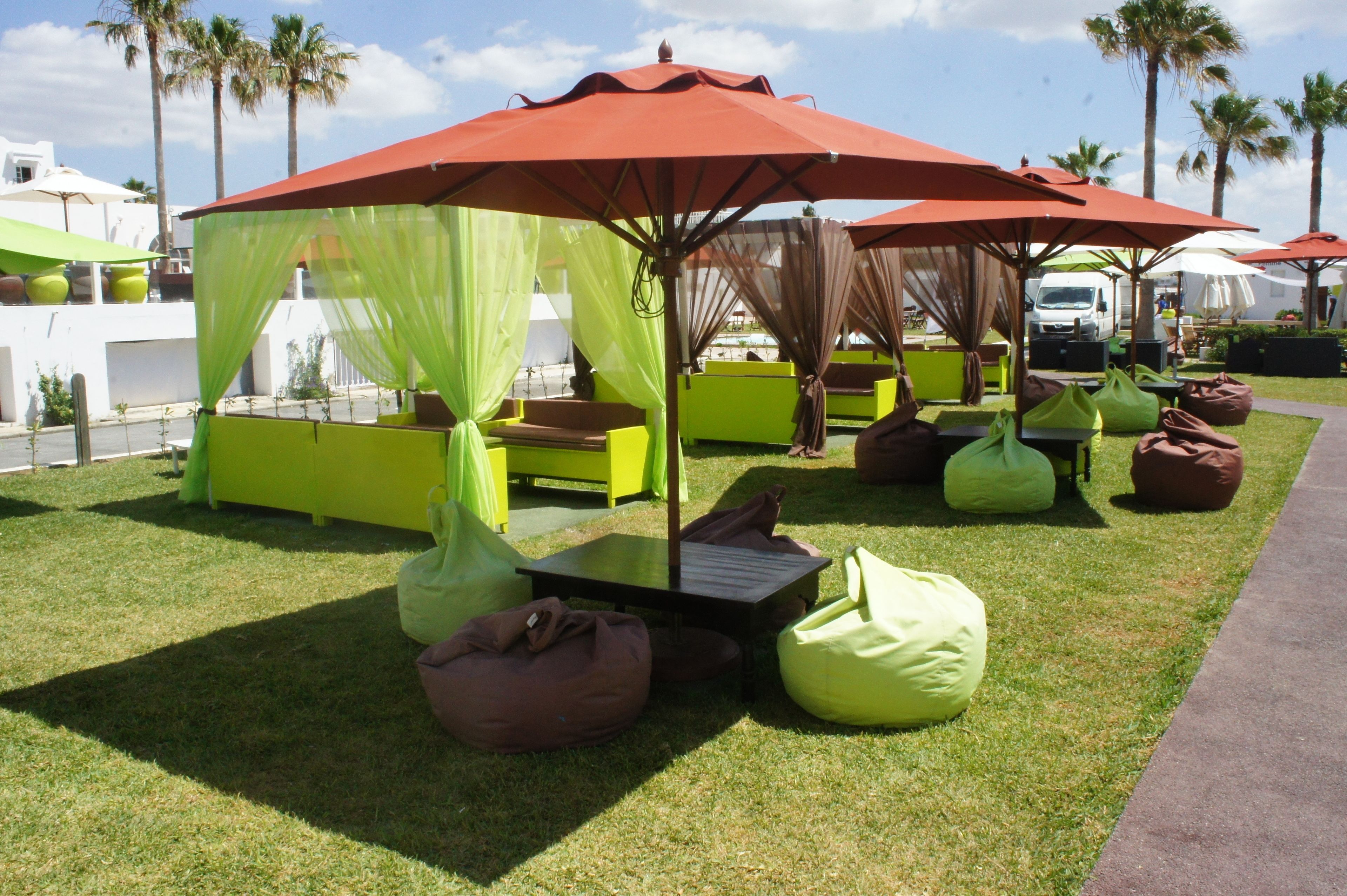 تناول الطعام بالخارج